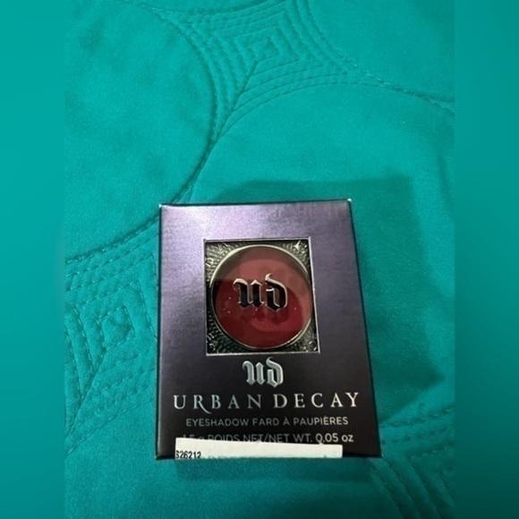 Urban Decay/It Cosmetics bundle new in package - Picture 5 of 16
